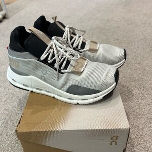 ON Cloudnova On Cloud running shoes Women’s white sand sneakers